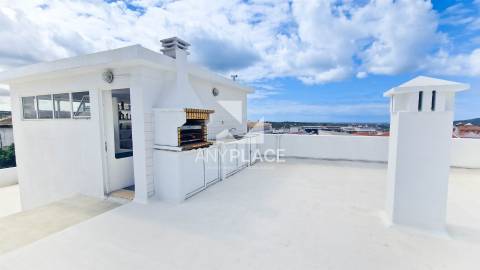 Apartamento T3 de Luxo com Grandes Terraços no Centro de Loulé numa localização excelente.