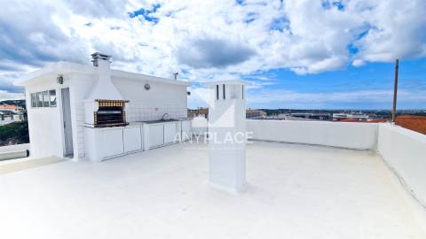 Apartamento T3 de Luxo com Grandes Terraços no Centro de Loulé numa localização excelente.