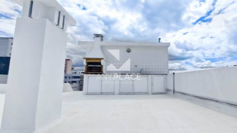 Apartamento T3 de Luxo com Grandes Terraços no Centro de Loulé numa localização excelente.