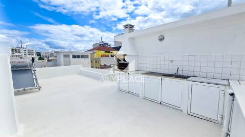 Apartamento T3 de Luxo com Grandes Terraços no Centro de Loulé numa localização excelente.