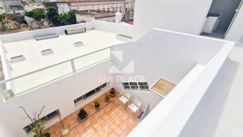 Apartamento T3 de Luxo com Grandes Terraços no Centro de Loulé numa localização excelente.