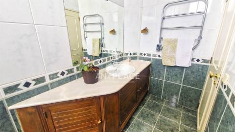 Apartamento T3 de Luxo com Grandes Terraços no Centro de Loulé numa localização excelente.