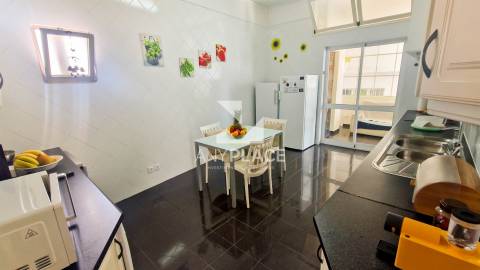 Apartamento T3 de Luxo com Grandes Terraços no Centro de Loulé numa localização excelente.