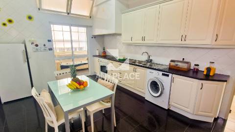 Apartamento T3 de Luxo com Grandes Terraços no Centro de Loulé numa localização excelente.