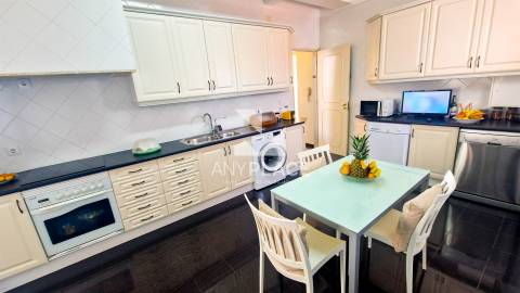 Apartamento T3 de Luxo com Grandes Terraços no Centro de Loulé numa localização excelente.