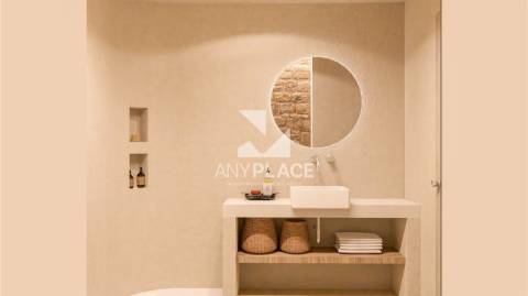 Oportunidade única no coração histórico de Loulé, prédio com projeto para dois apartamentos T1.