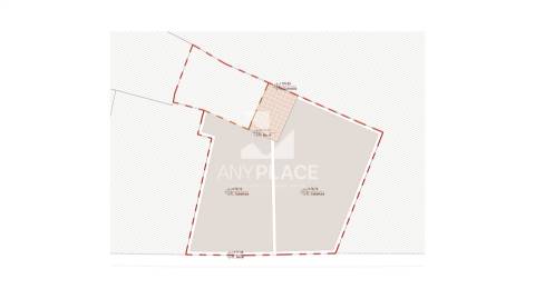 Oportunidade única no coração histórico de Loulé, prédio com projeto para dois apartamentos T1.