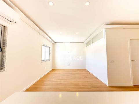 Excelente Apartamento T3 totalmente renovado com bonita vista mar no cetro de Loulé.