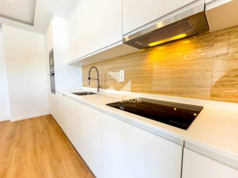 Excelente Apartamento T3 totalmente renovado com bonita vista mar no cetro de Loulé.