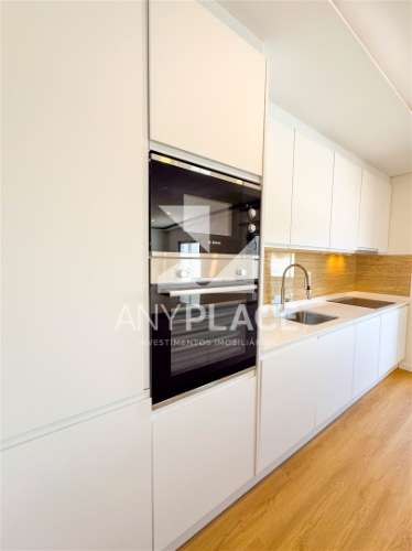 Excelente Apartamento T3 totalmente renovado com bonita vista mar no cetro de Loulé.