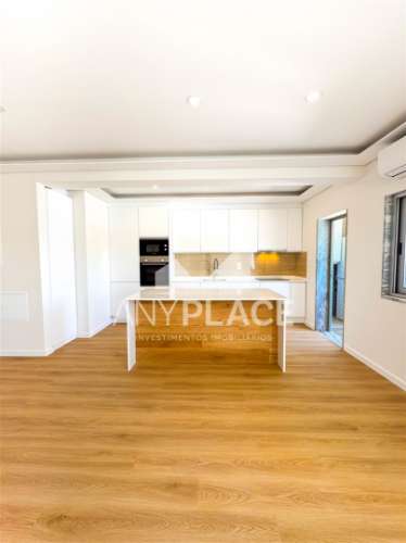 Excelente Apartamento T3 totalmente renovado com bonita vista mar no cetro de Loulé.