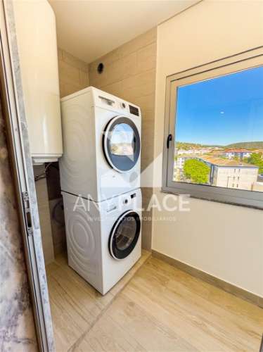 Excelente Apartamento T3 totalmente renovado com bonita vista mar no cetro de Loulé.