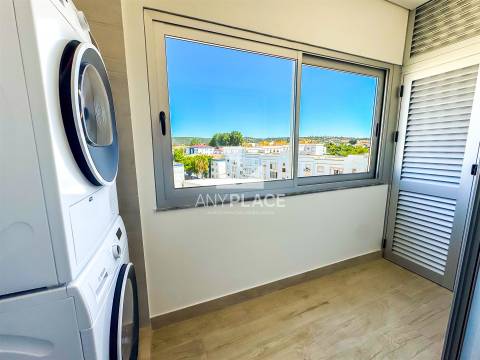 Excelente Apartamento T3 totalmente renovado com bonita vista mar no cetro de Loulé.