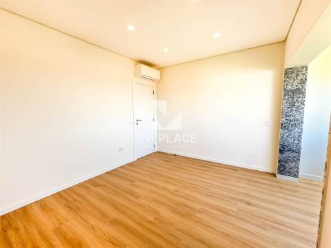 Excelente Apartamento T3 totalmente renovado com bonita vista mar no cetro de Loulé.