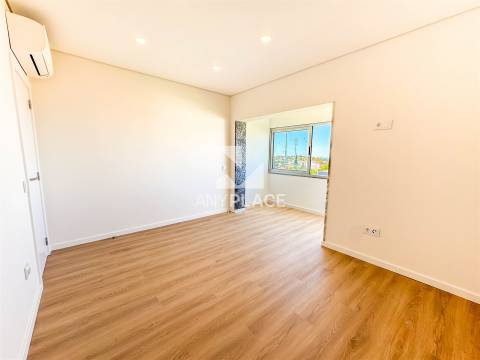 Excelente Apartamento T3 totalmente renovado com bonita vista mar no cetro de Loulé.