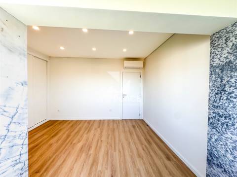 Excelente Apartamento T3 totalmente renovado com bonita vista mar no cetro de Loulé.