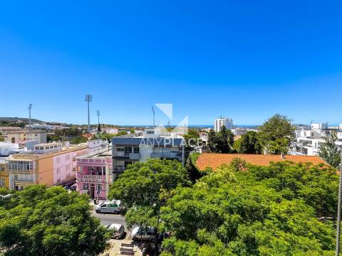 Excelente Apartamento T3 totalmente renovado com bonita vista mar no cetro de Loulé.