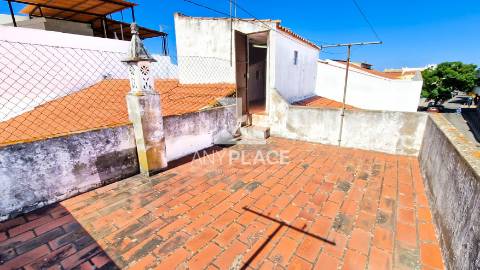 Moradia T3+1 com Rooftop  no Centro Histórico de Loulé um refúgio com charme e potencial.