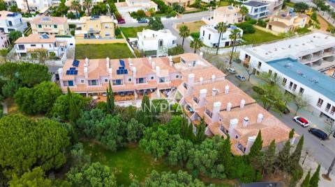 Exclusiva Moradia de Luxo em Condomínio Privado no Coração de Loulé