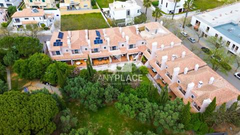 Exclusiva Moradia de Luxo em Condomínio Privado no Coração de Loulé