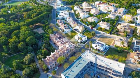 Exclusiva Moradia de Luxo em Condomínio Privado no Coração de Loulé