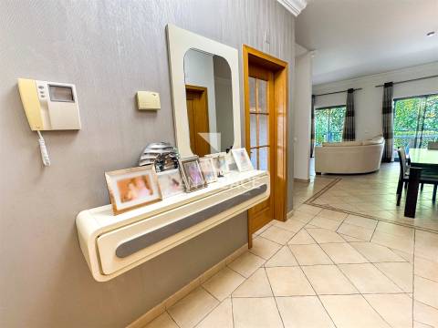 Exclusiva Moradia de Luxo em Condomínio Privado no Coração de Loulé