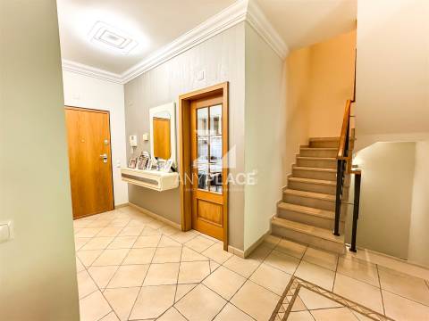 Exclusiva Moradia de Luxo em Condomínio Privado no Coração de Loulé