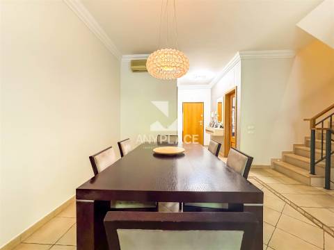 Exclusiva Moradia de Luxo em Condomínio Privado no Coração de Loulé