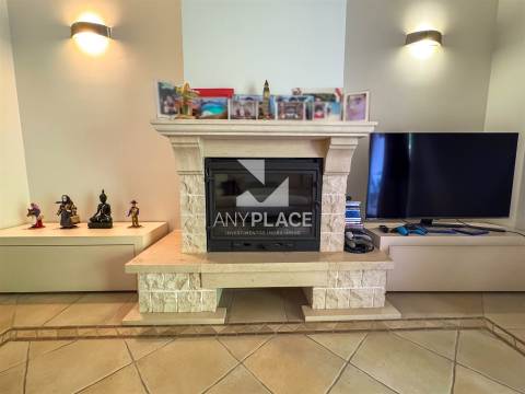 Exclusiva Moradia de Luxo em Condomínio Privado no Coração de Loulé