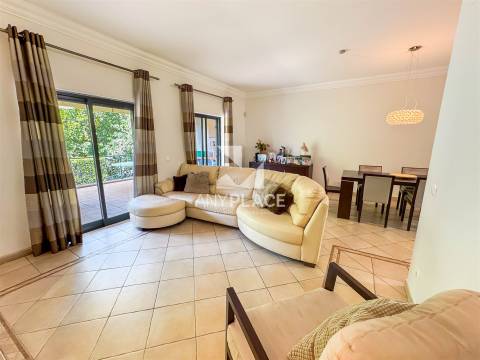 Exclusiva Moradia de Luxo em Condomínio Privado no Coração de Loulé