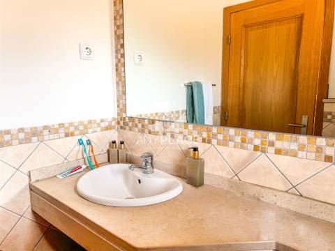 Exclusiva Moradia de Luxo em Condomínio Privado no Coração de Loulé