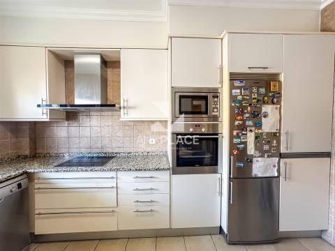 Exclusiva Moradia de Luxo em Condomínio Privado no Coração de Loulé