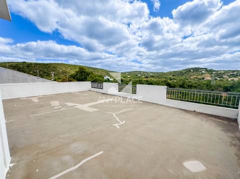 Oportunidade edifício singular de localização privilegiada, que conjuga habitação e serviços num só