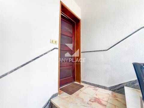 Oportunidade edifício singular de localização privilegiada, que conjuga habitação e serviços num só