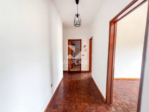 Oportunidade edifício singular de localização privilegiada, que conjuga habitação e serviços num só