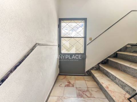 Oportunidade edifício singular de localização privilegiada, que conjuga habitação e serviços num só