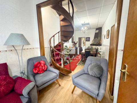 Uma moradia autêntica na zona mais desejada de Loulé, onde o passado inspira e o futuro ganha forma