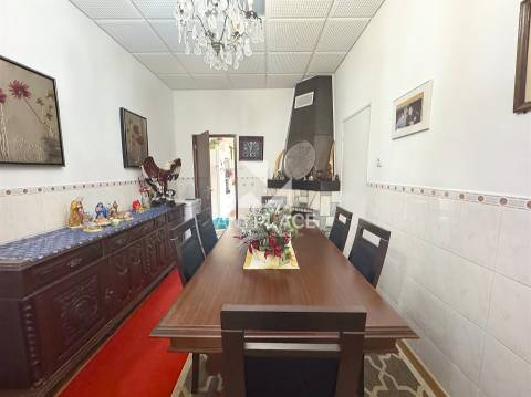 Uma moradia autêntica na zona mais desejada de Loulé, onde o passado inspira e o futuro ganha forma