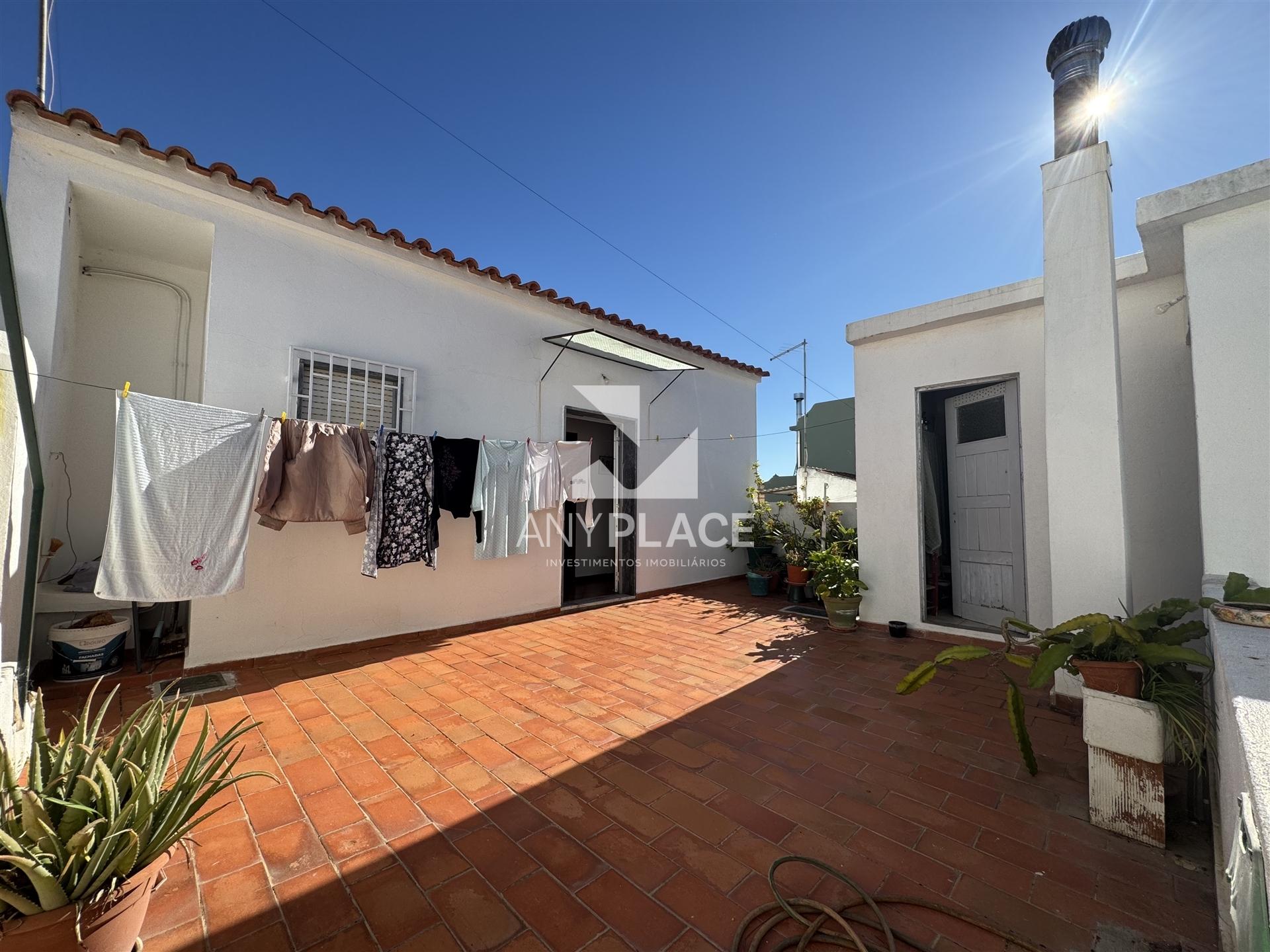 Uma moradia autêntica na zona mais desejada de Loulé, onde o passado inspira e o futuro ganha forma