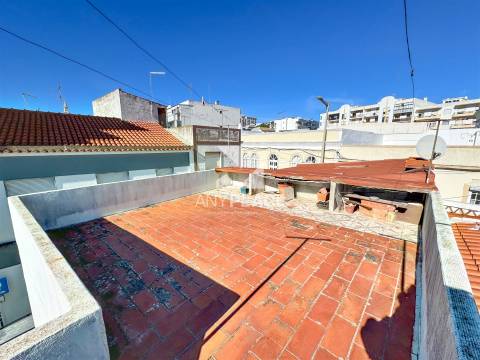 Uma moradia autêntica na zona mais desejada de Loulé, onde o passado inspira e o futuro ganha forma