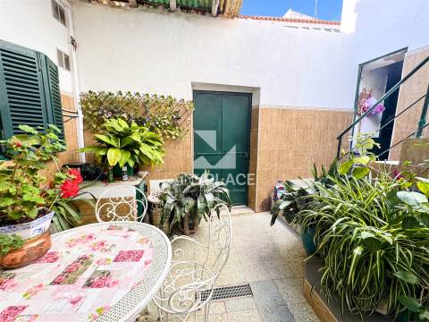 Uma moradia autêntica na zona mais desejada de Loulé, onde o passado inspira e o futuro ganha forma