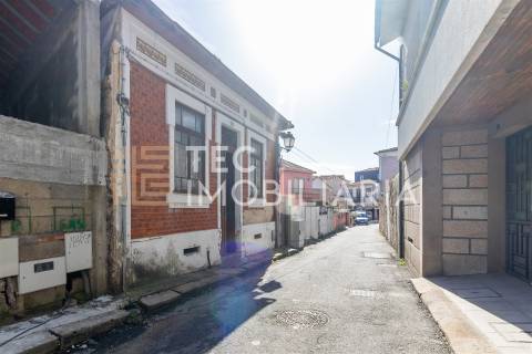 Moradia no Centro Histórico de Leça da Palmeira inserida num lote com 300m2