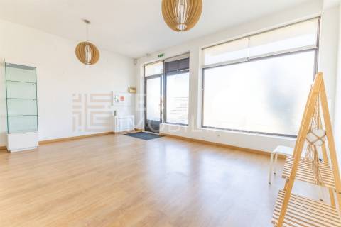 Loja  Venda em Baguim do Monte (Rio Tinto),Gondomar