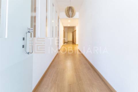 Loja  Venda em Baguim do Monte (Rio Tinto),Gondomar