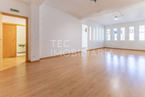 Loja  Venda em Baguim do Monte (Rio Tinto),Gondomar