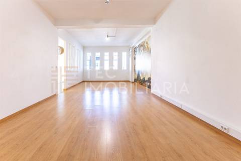 Loja  Venda em Baguim do Monte (Rio Tinto),Gondomar