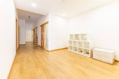 Loja  Venda em Baguim do Monte (Rio Tinto),Gondomar