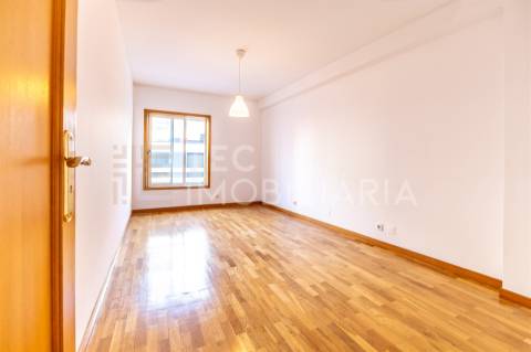 Apartamento T2 Arrendamento em Paranhos,Porto