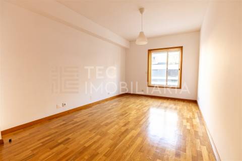 Apartamento T2 Arrendamento em Paranhos,Porto