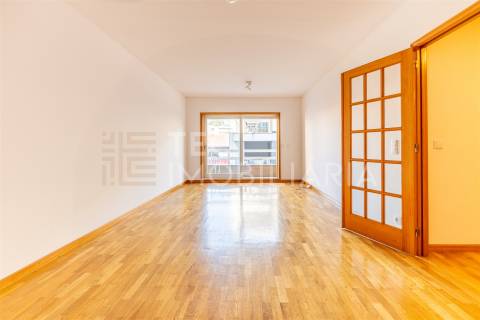 Apartamento T2 Arrendamento em Paranhos,Porto